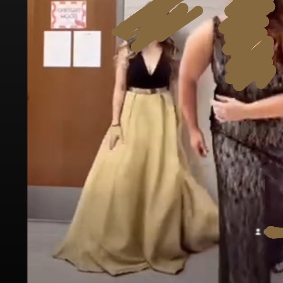 SOLD❤️❤️ Ieena for Mac Duggal black and gold ball gown size 8 - Picture 6 of 7